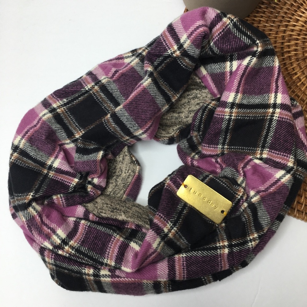 Tuesday infinity scarf